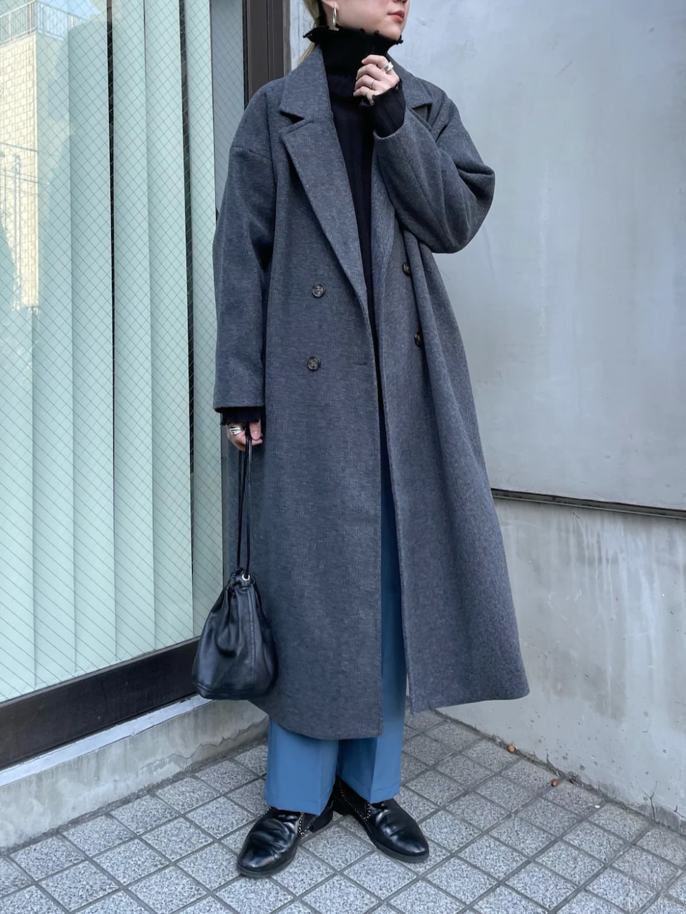 〈ブルー〉で都会的な印象に