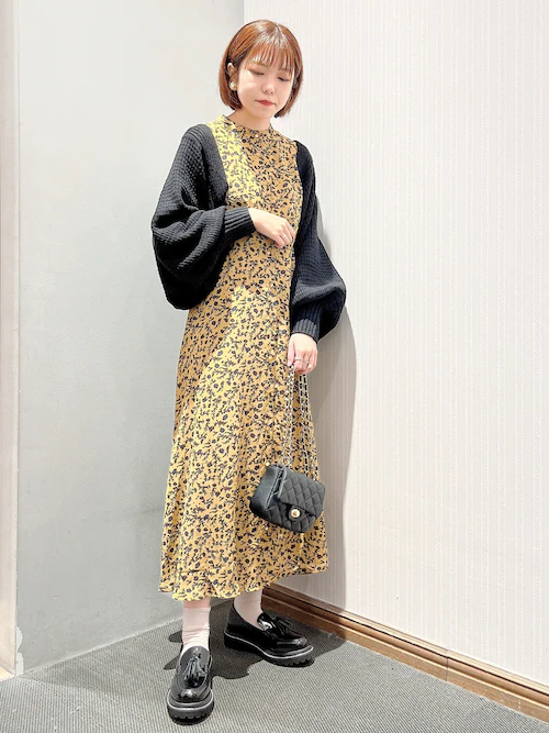 シンプルなシルエットにはボリュームを大胆にプラス
