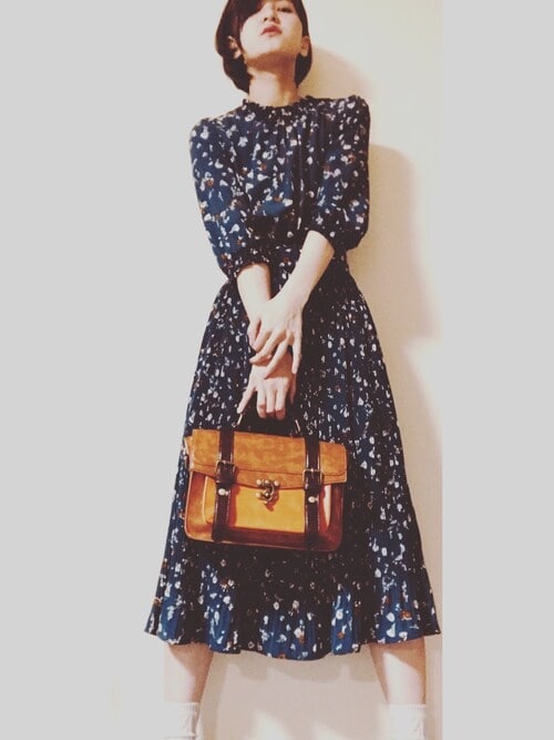 レトロファッションの象徴“花柄ワンピース”