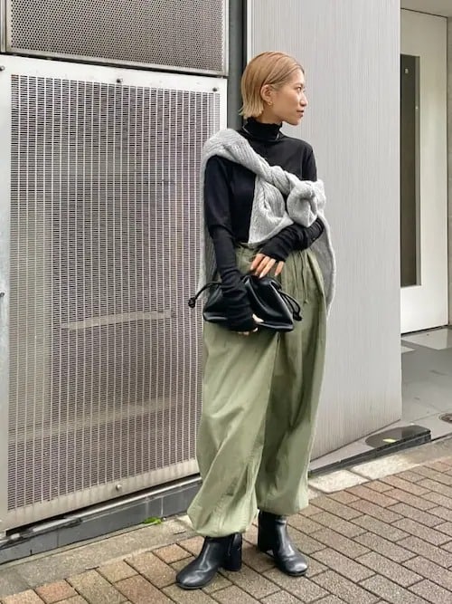 ［1］ハイネックTシャツできれいめを狙う