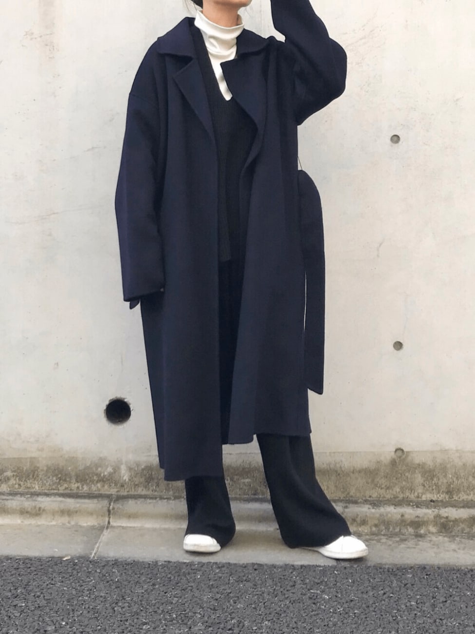 白スタンスミス×ニットアップ×ロングコート