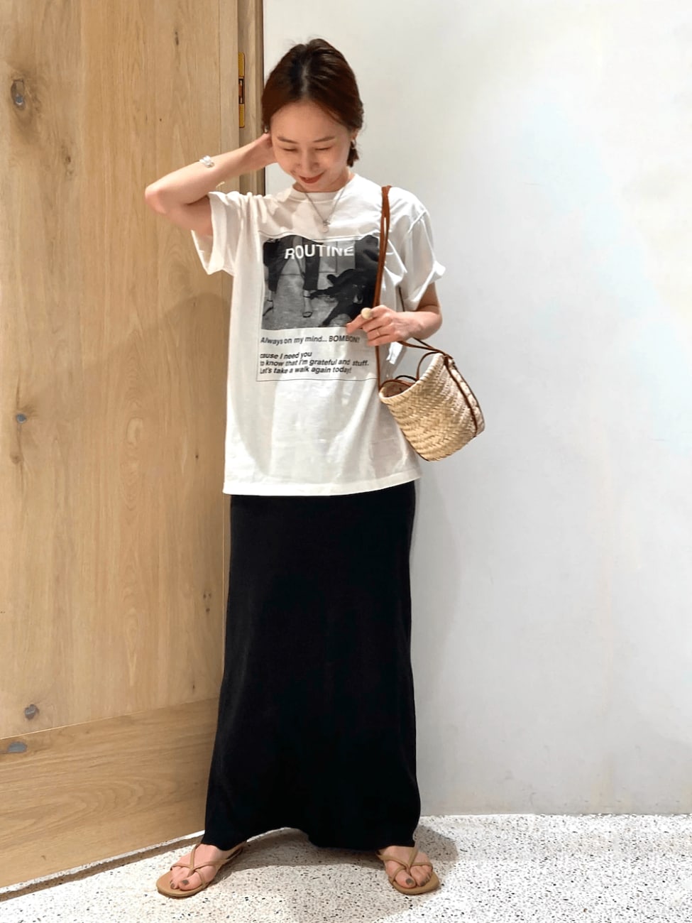 黒タイトスカート×プリントTシャツ