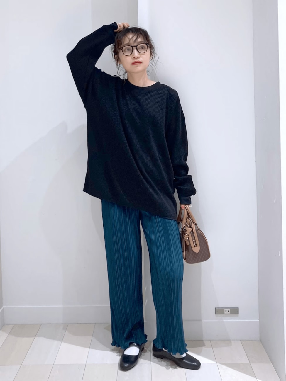 グリーンプリーツパンツ×ワッフルTシャツ