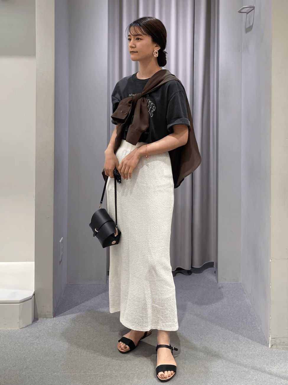 メッシュスカートとTシャツで大人カジュアル