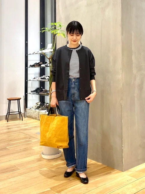 ▼パンツ|カジュアル派はスウェットカーディガンが◎