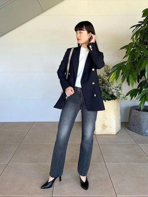 ▼ブラックデニムならビジネスシーンにもマッチ