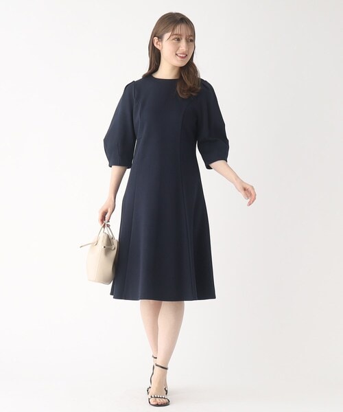 20代は、フレアスカートで品よく可愛らしく