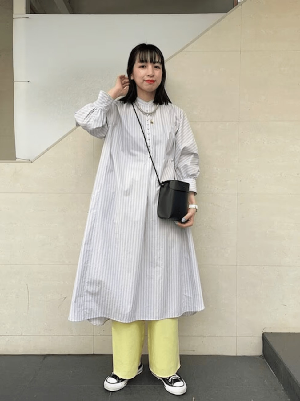 レイヤードスタイルは〈CONVERSE コンバース〉で引き算