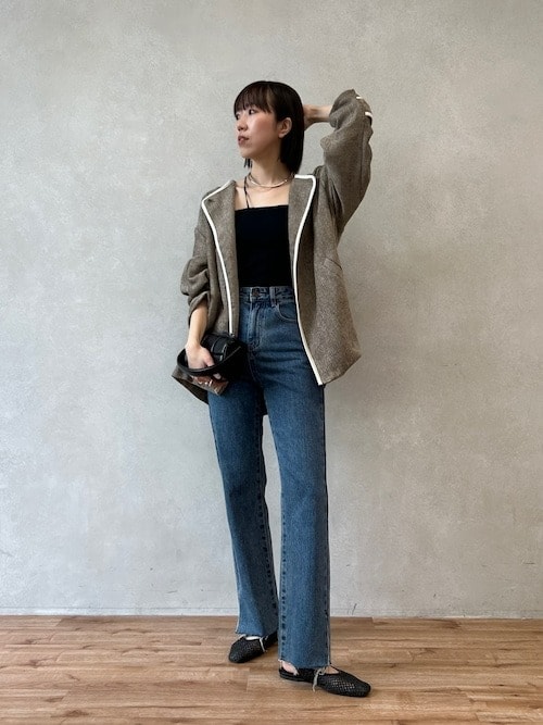1. ツイード素材と合わせた大人コーデ