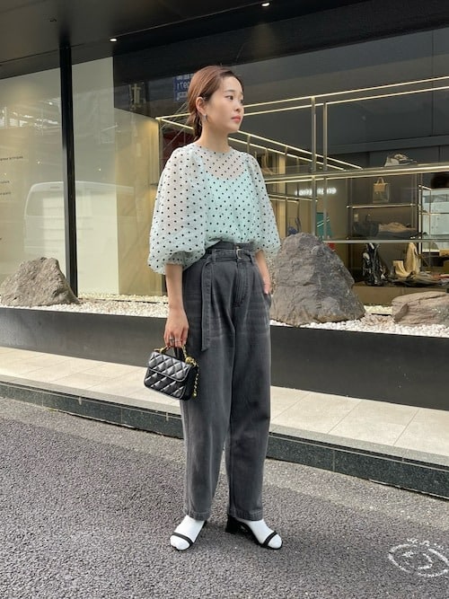 甘さが際立つ大人のガーリーコーデ