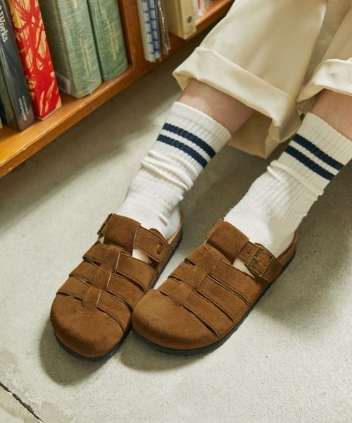 サンダルと靴下のテイスト・色を合わせる