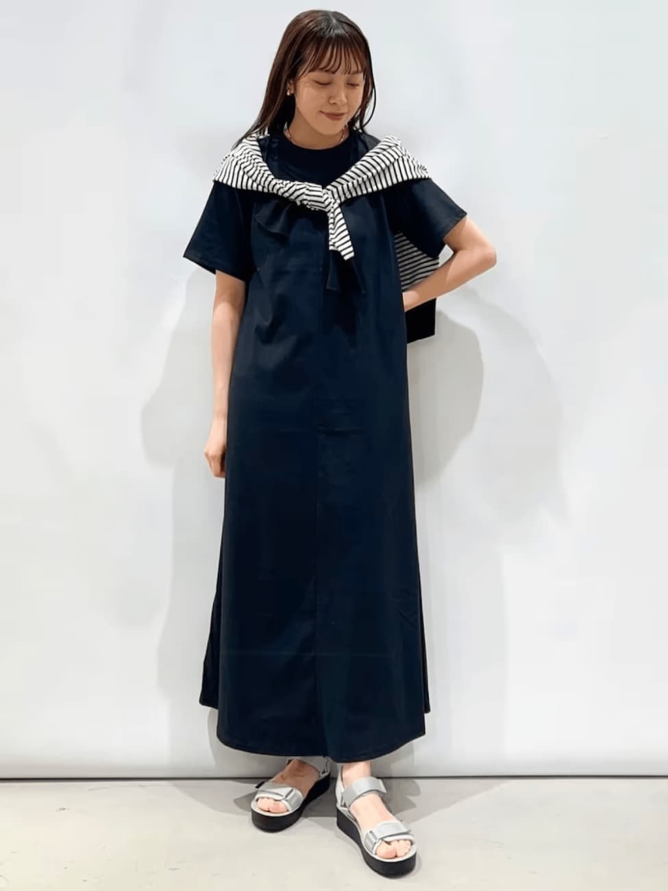 ボーダーカーディガンで大人なアクセントをプラス