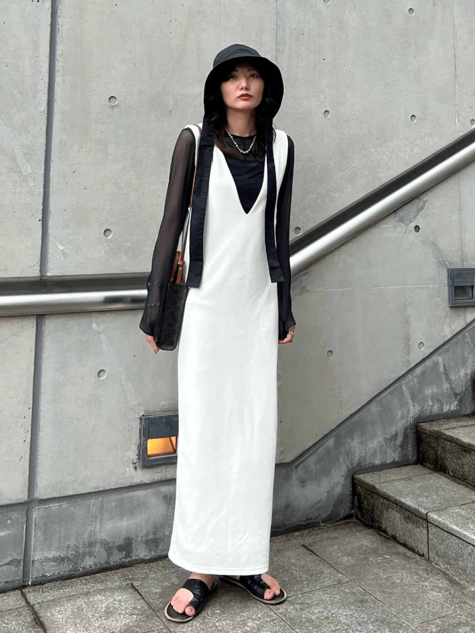 Iラインワンピース×シアートップス