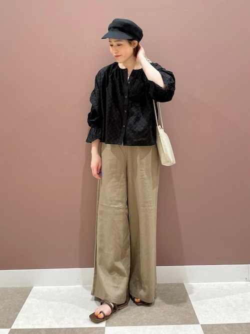 ［3］春にトライしたい黒のキャスケットコーデ