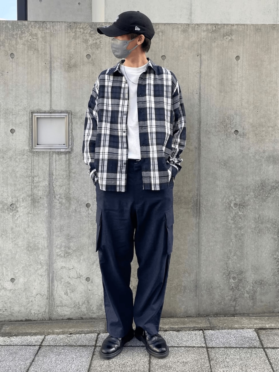 チェック柄に含まれている色を意識してコーデを組む