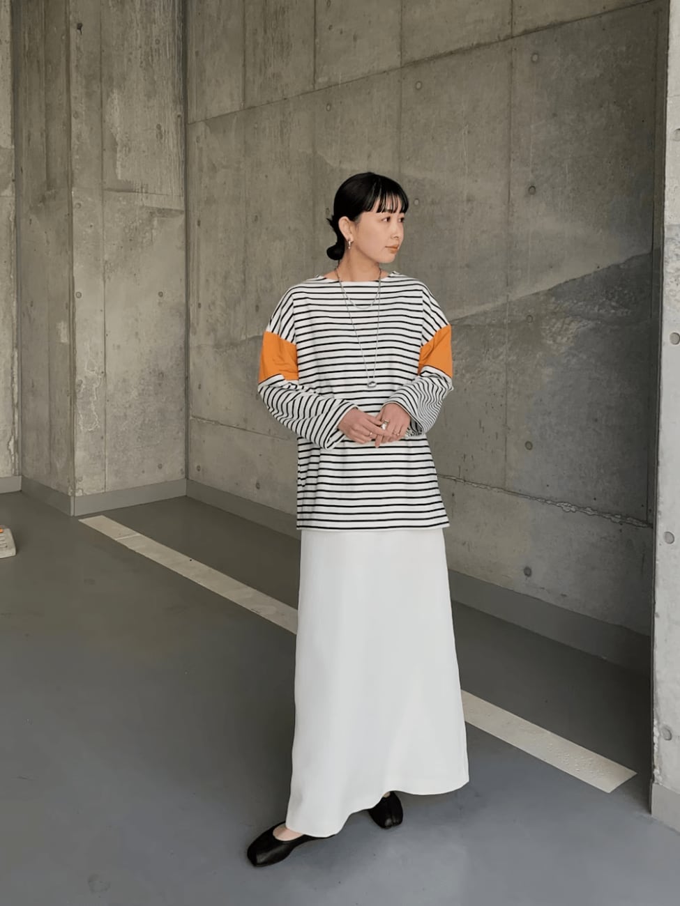 ボーダーカットソー×サテンロングスカート