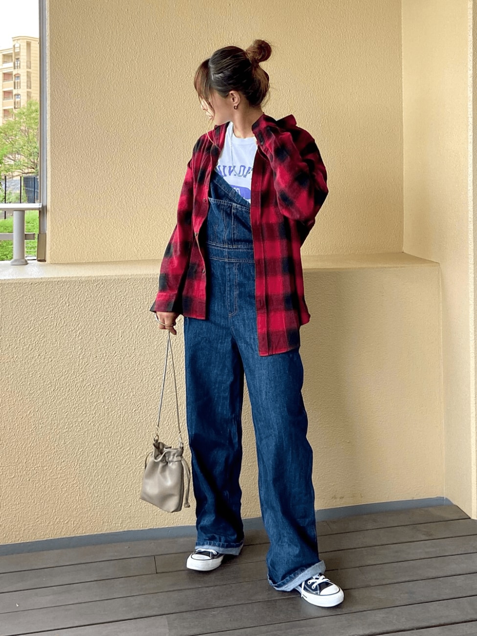 赤チェックシャツ×サロペット
