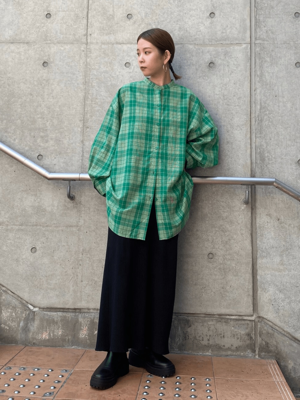 グリーンチェックシャツ×リブタイトスカート