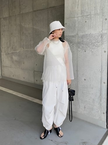 オーガンジー×ナイロンで抜け感を出す