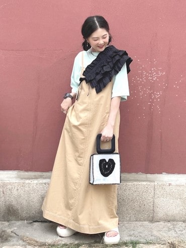 厚底サンダル×キャミワンピースのガーリーコーデ