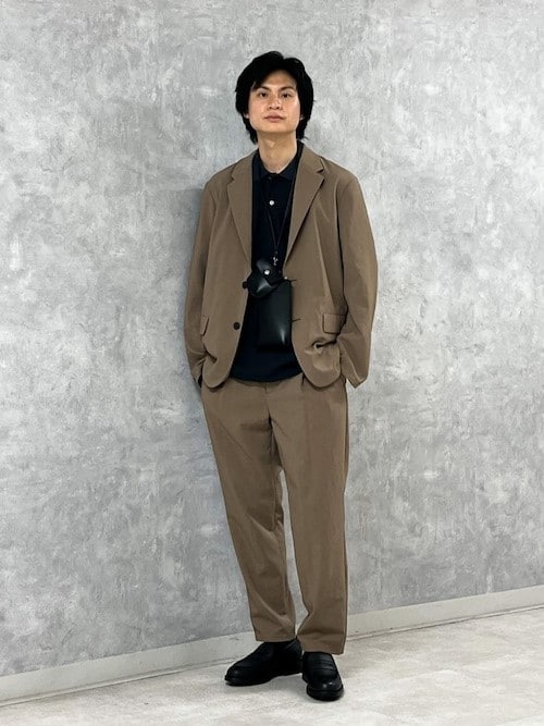 シンプルかつラフさが感じられるセットアップコーデ