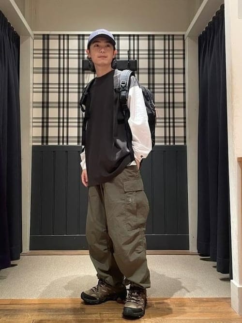 ［2］旬のカーゴパンツでトレンドライクに仕上げる