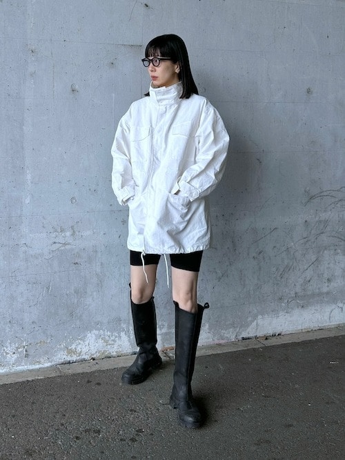 ［1］パンツ｜淡色のアウターで軽快に仕上げる