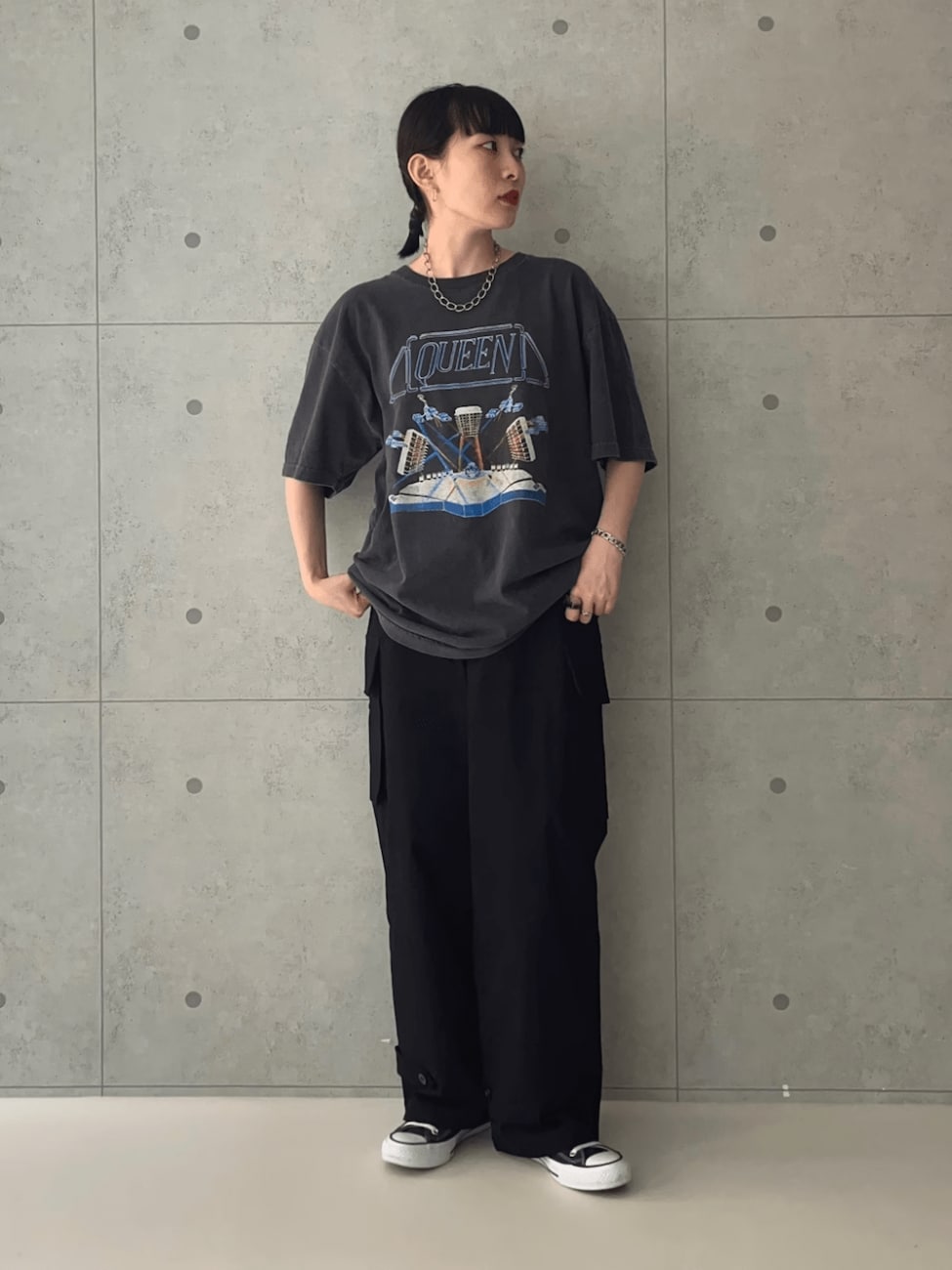 バンドTシャツで服装から気分を上げて