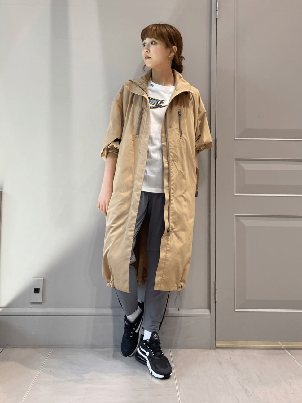 ロング丈のナイロンパーカーなら体型カバーも◎