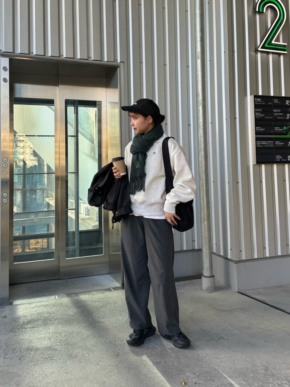 【2】帽子やマフラーで上半身に視線を集める
