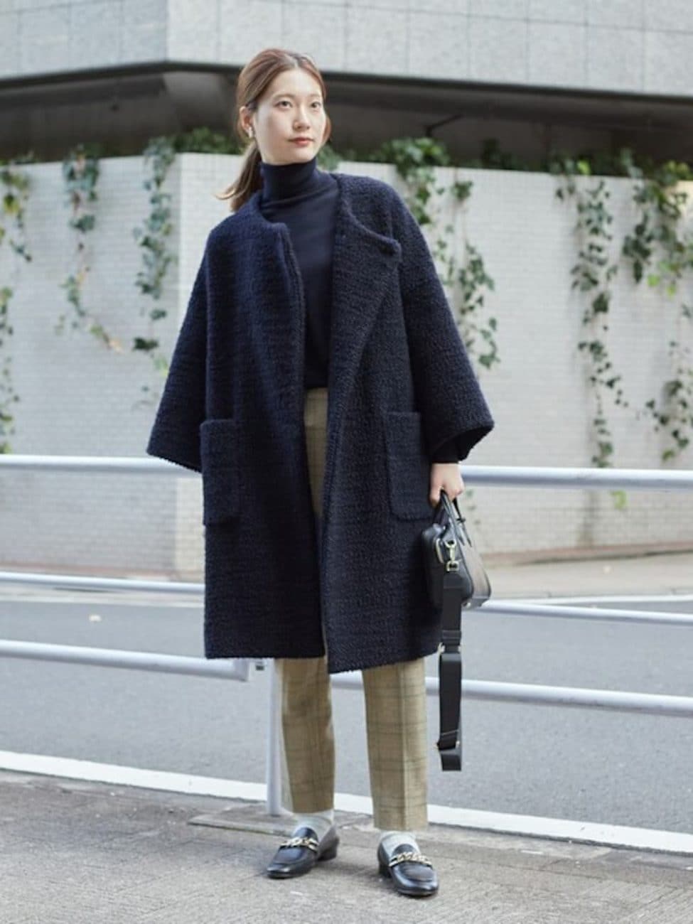 ［7］チェックパンツで知的なコーデに