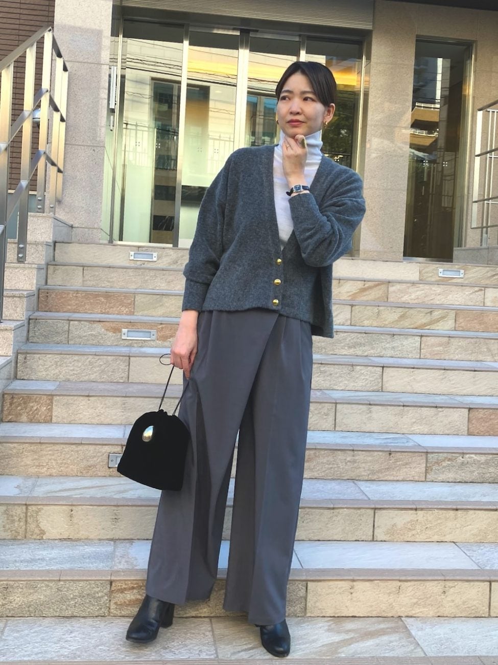 ［7］カーディガンで柔らか大人カジュアルスタイルを