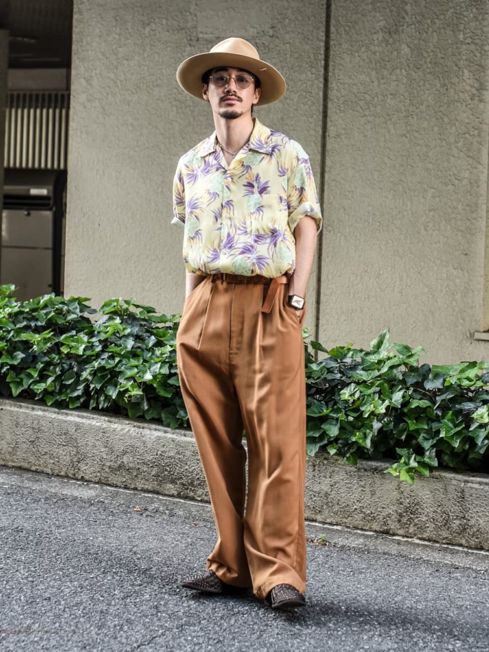 ▼リゾート風の柄シャツ&ハットスタイル