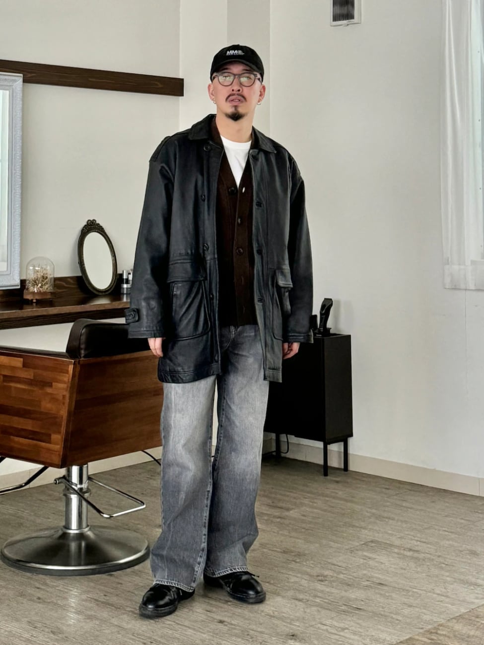 ▼レザージャケットがシックに見せる