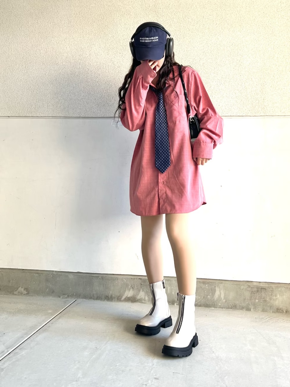 ▼大きめシャツをワンピ風に着た春のプレッピールック