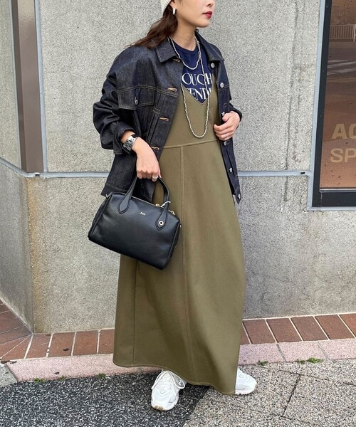 適度に抜け感のある大人カジュアルスタイル