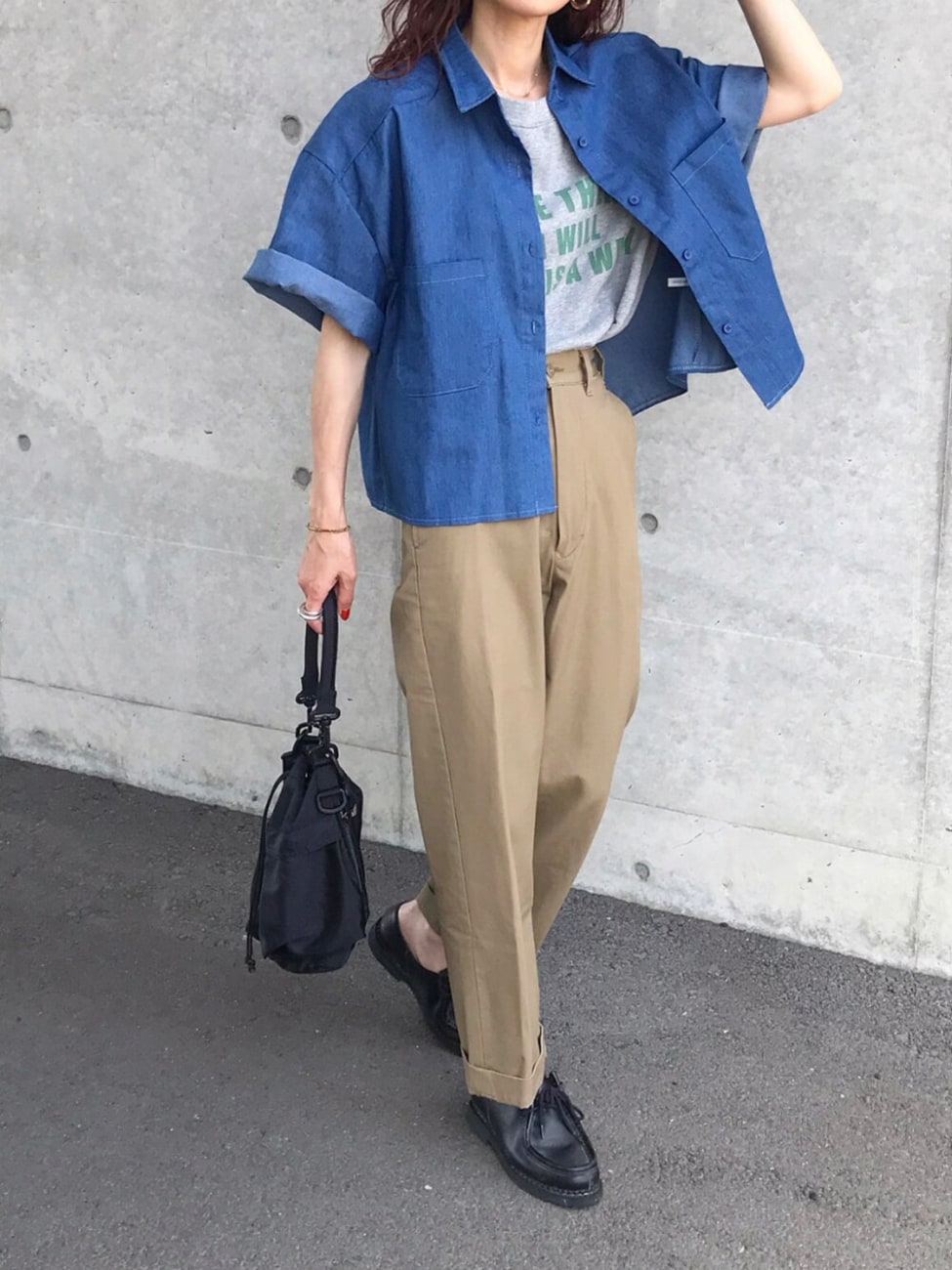 ▼相性がいいデニムとベージュで大人カジュアルスタイルに