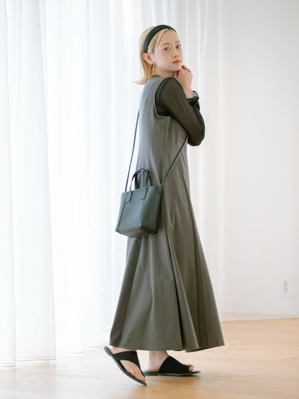 ▼〈UNIQLO ユニクロ〉でつくるノースリーブワンピースコーデ