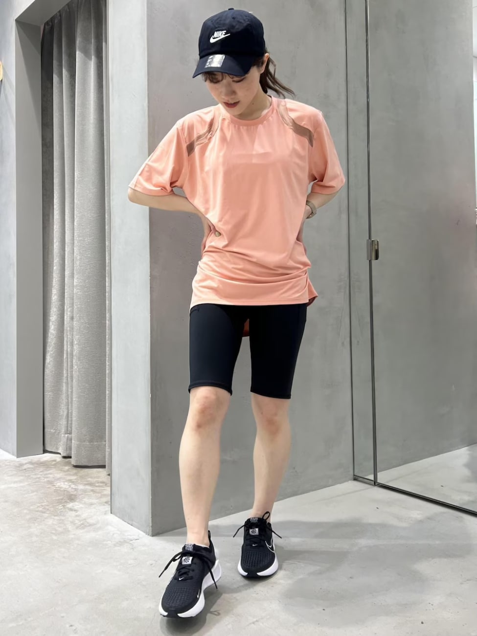 ▼上半身やお尻のラインを隠せるロンTを取り入れて