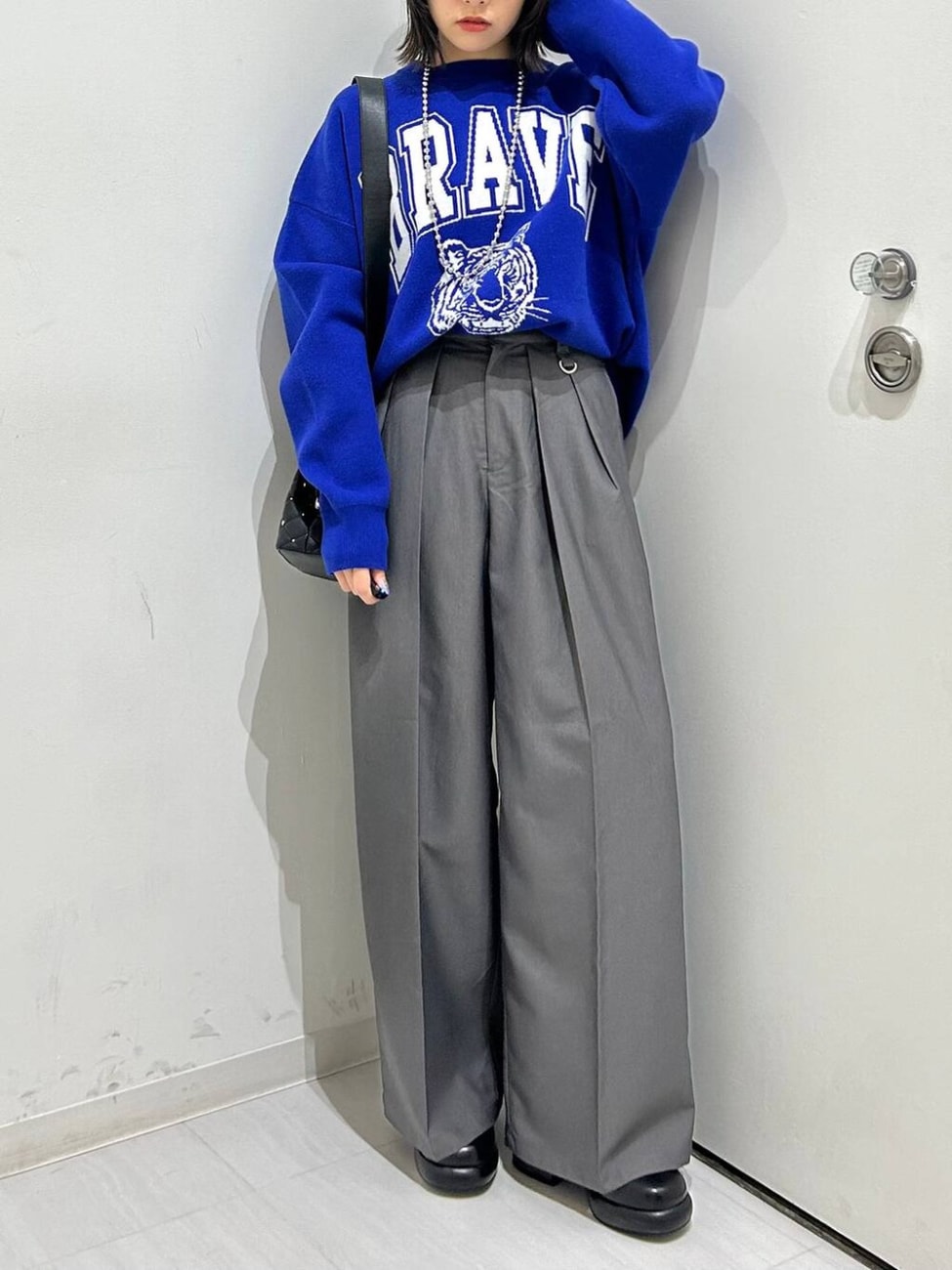 ▼ロゴニット×タックスラックスコーデ