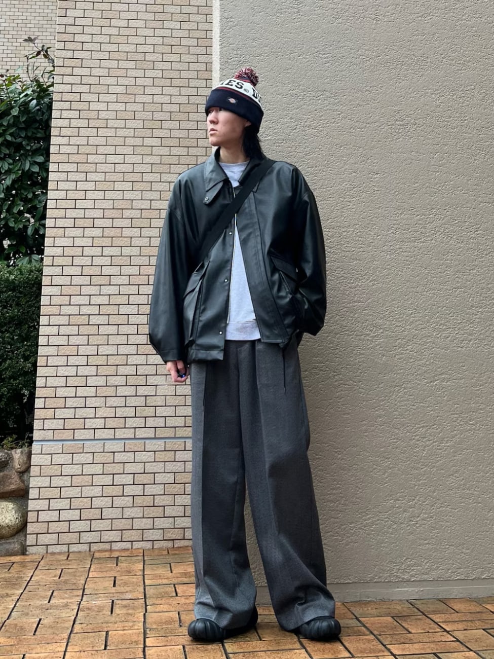 ▼レザージャケット×スラックスコーデ