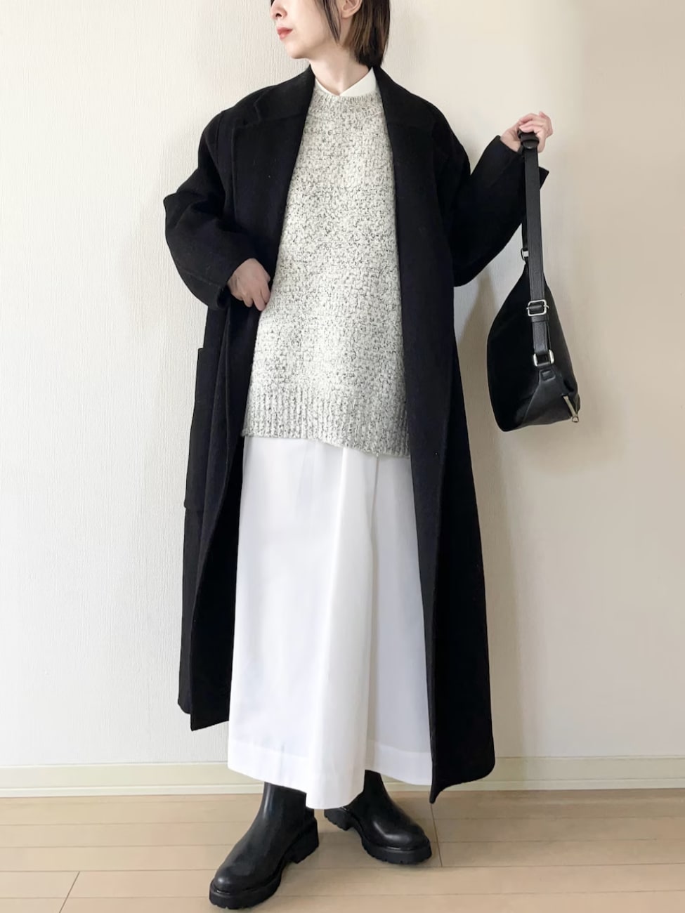 ▼チェスターコート×ニットベスト×ワンピースコーデ