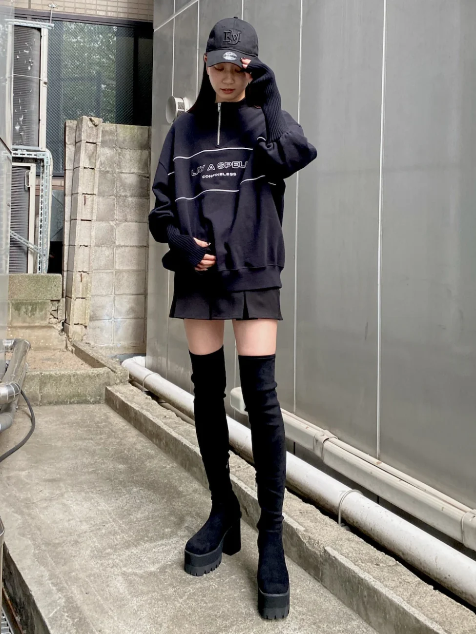 ▼サイハイブーツはミニスカートと合わせてスタイルアップ