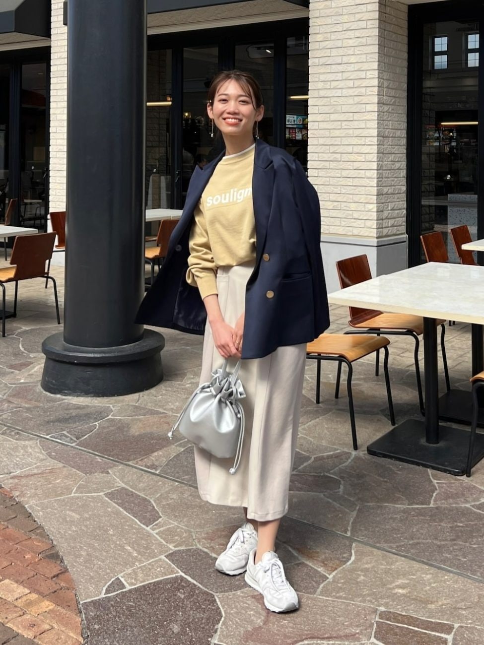 ▼カジュアルなアイテムはジャケットで印象チェンジ