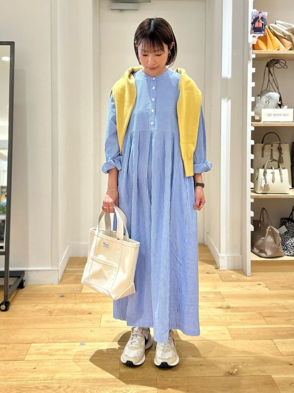 ▼一枚でコーデが決まるシャツワンピースの力を借りる