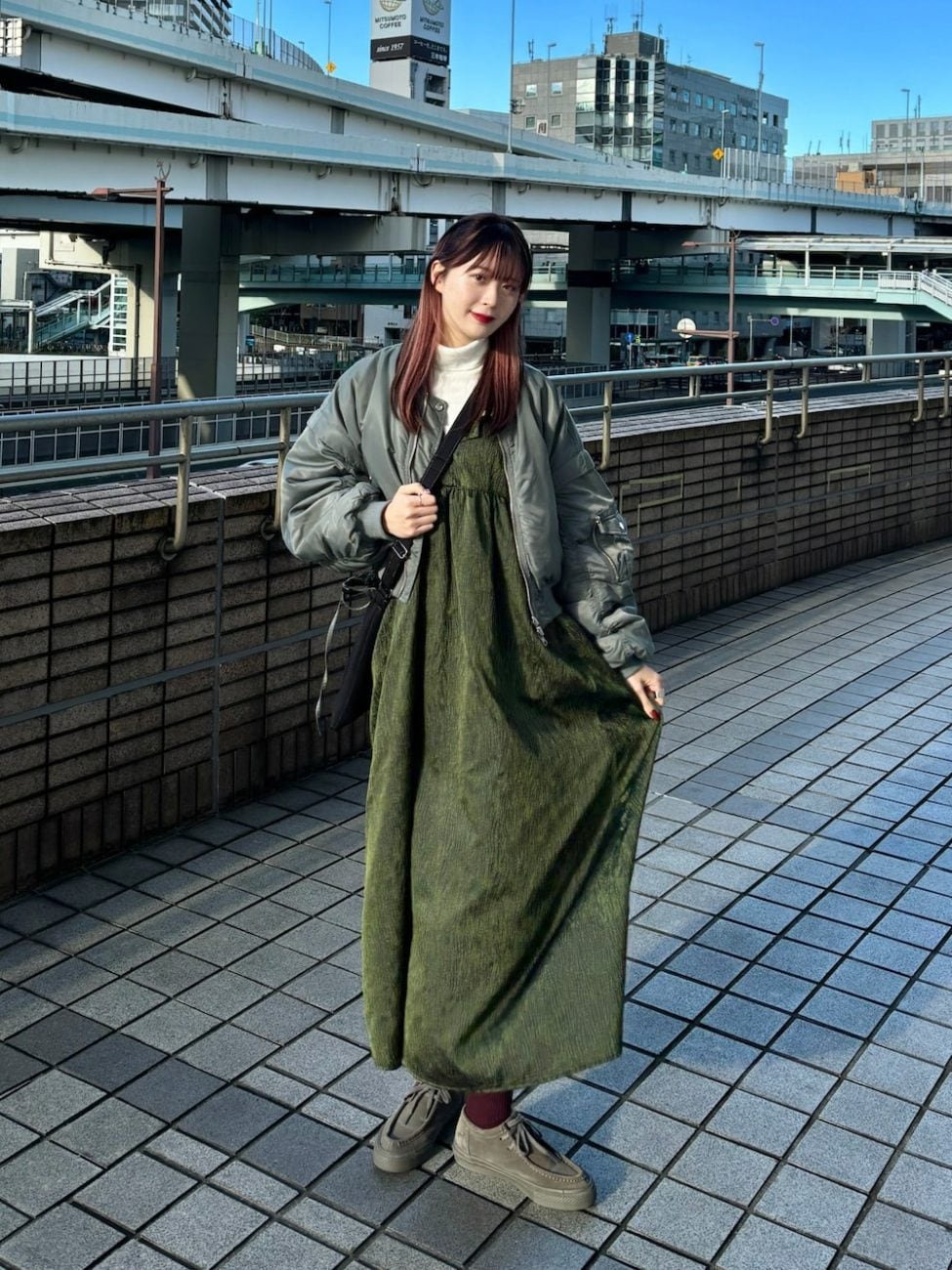 ▼グレーのモカシンコーデ