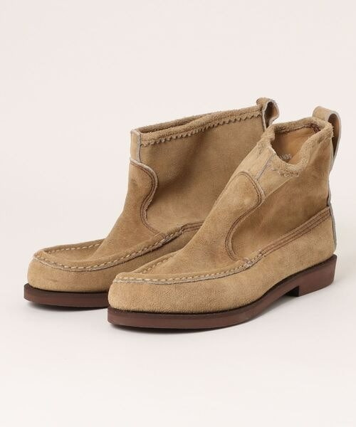ソリッドなコーデが狙える〈Russell Moccasin ラッセルモカシン〉