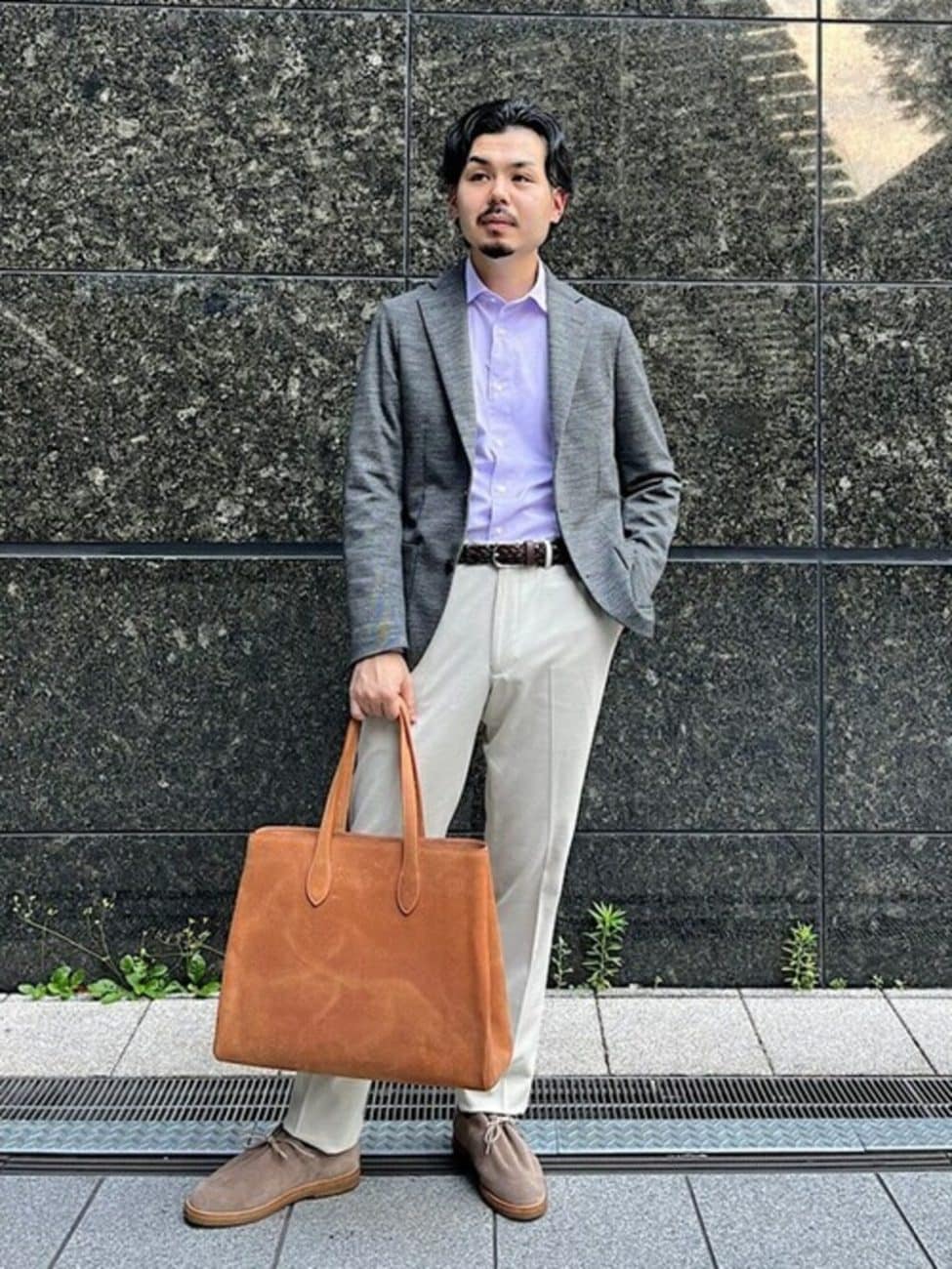 ▼スーツベースなら配色次第でカジュアルになる