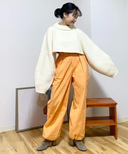 ハイウエストのボトムスでスタイルアップを狙う