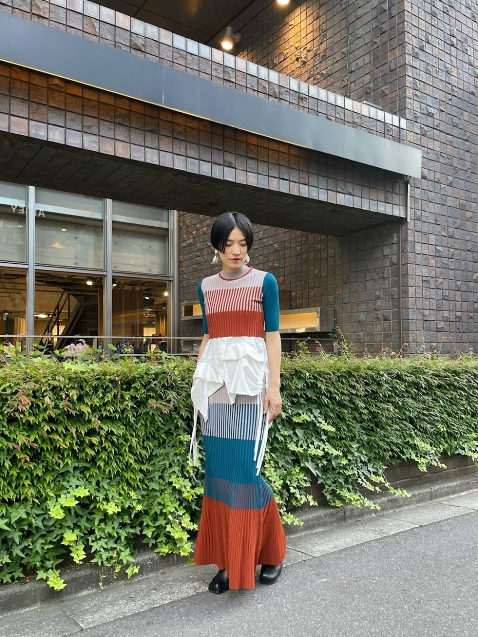▼デザイン性の高いインナーでモードに着こなす